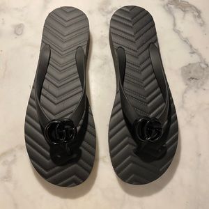 GUCCI | NEW Pascar Logo-embellished rubber platform flip flops - Black US9